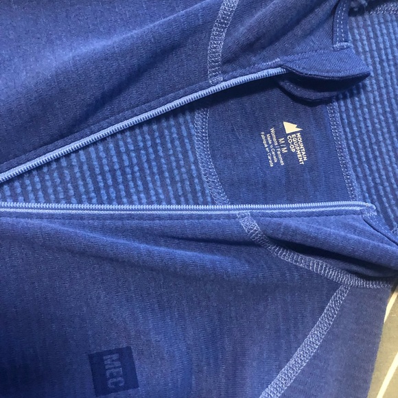 MEC 1/2 zip jogging long sleeve with hood size M - Picture 2 of 2